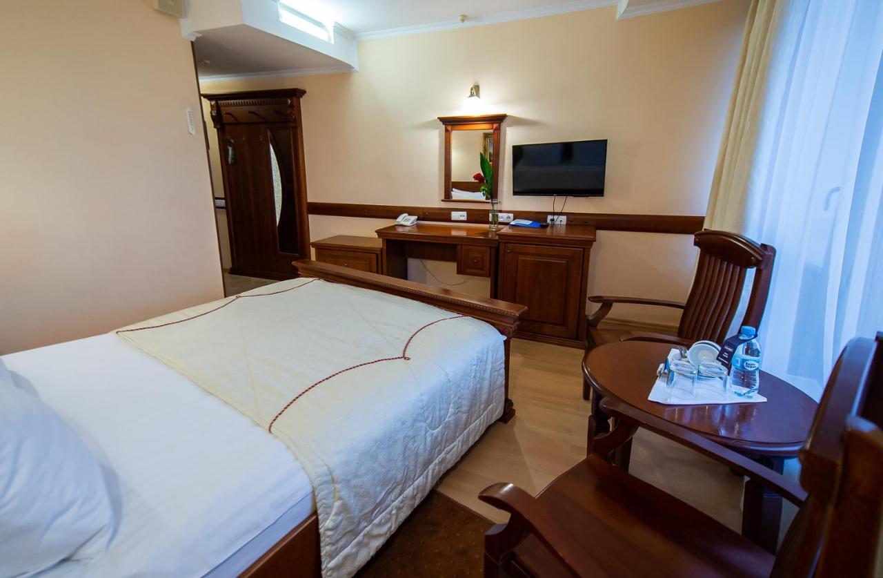Salute Hotel Kiev Luaran gambar